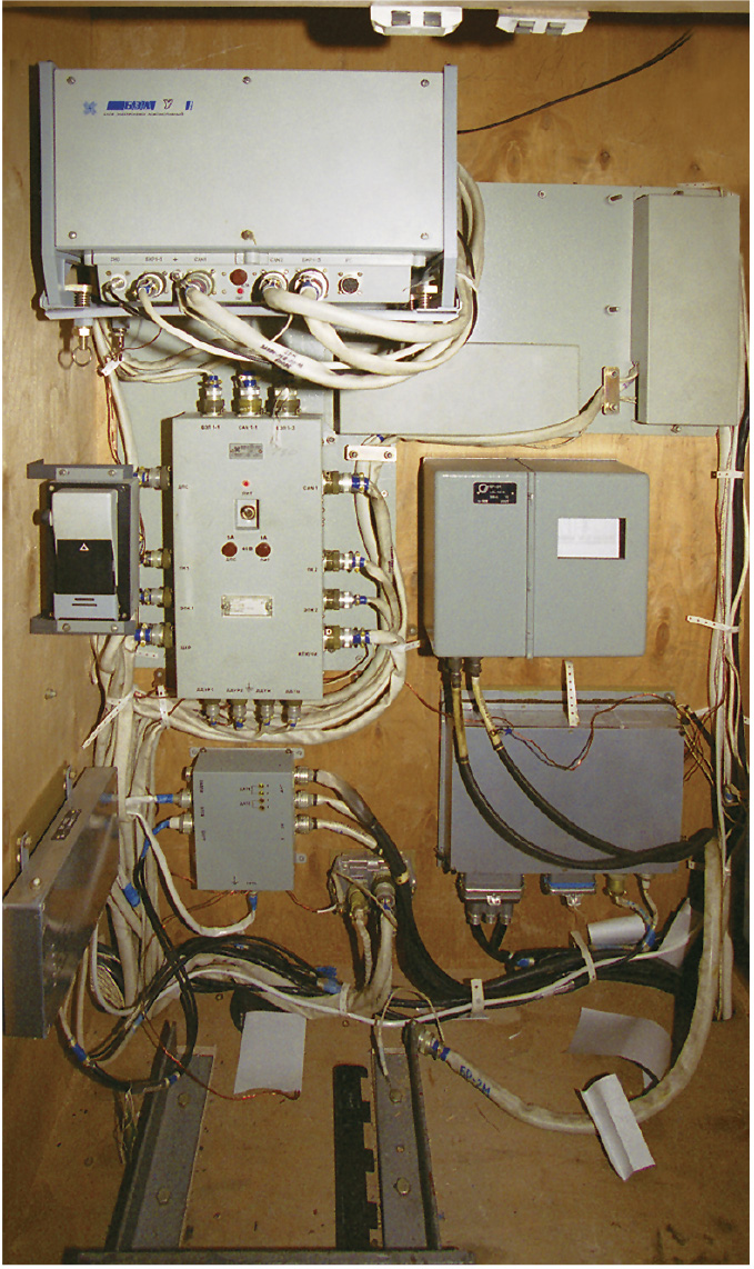 Монтаж аппаратуры ЕКС на электровозе ЧС2