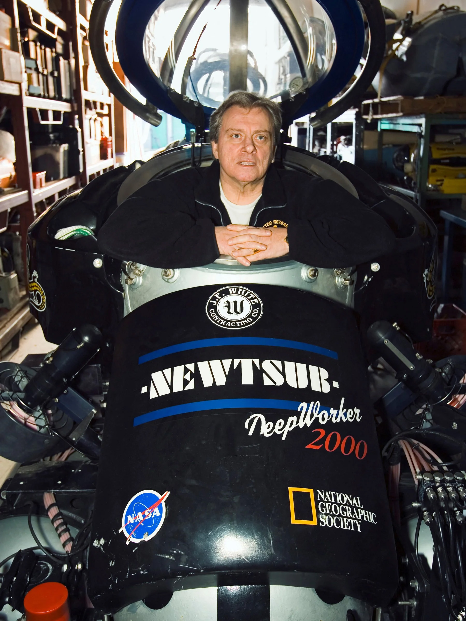 Фил Ньюттен, канадский конструктор подводных аппаратов и систем погружения, разработал Deep Rover