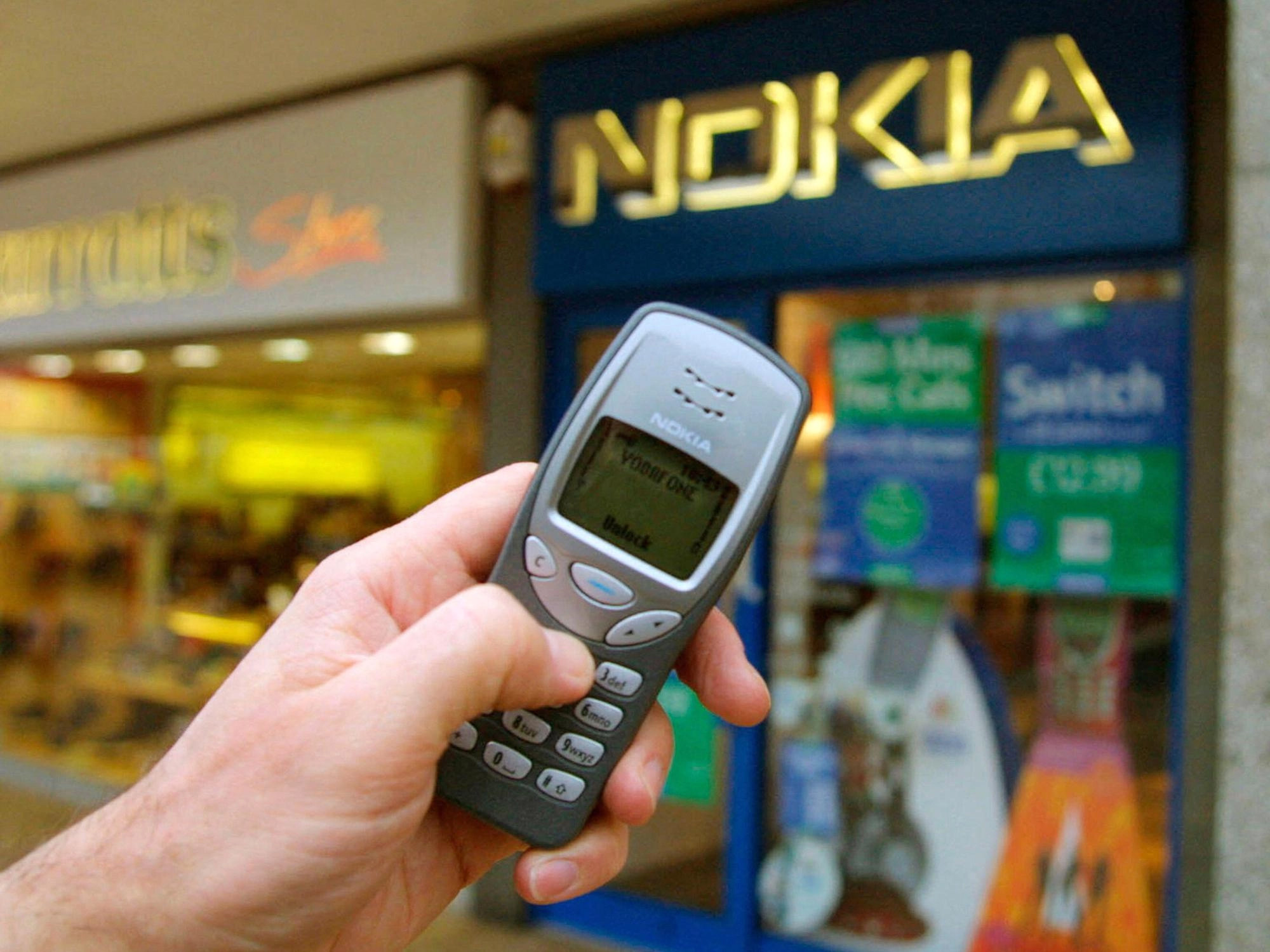 Телефон Nokia 3210, выпущенный в 1999 году, был недорогим устройством, ориентированным на молодых пользователей