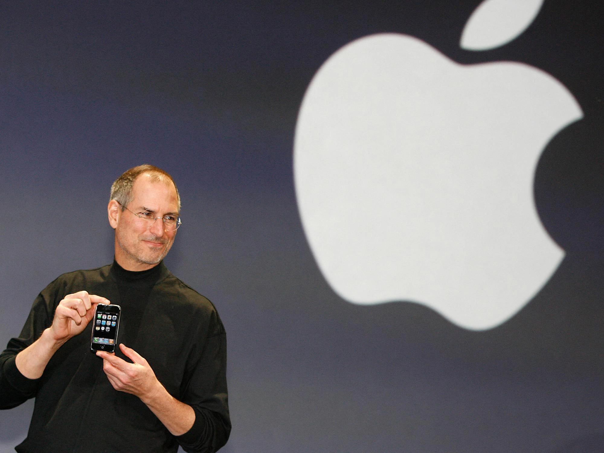 Генеральный директор Apple Стив Джобс прославился тем, что представил iPhone на конференции Macworld в Сан-Франциско 9 января 2007 года. На следующий день Nokia провела встречу с оперативным реагированием на мероприятие