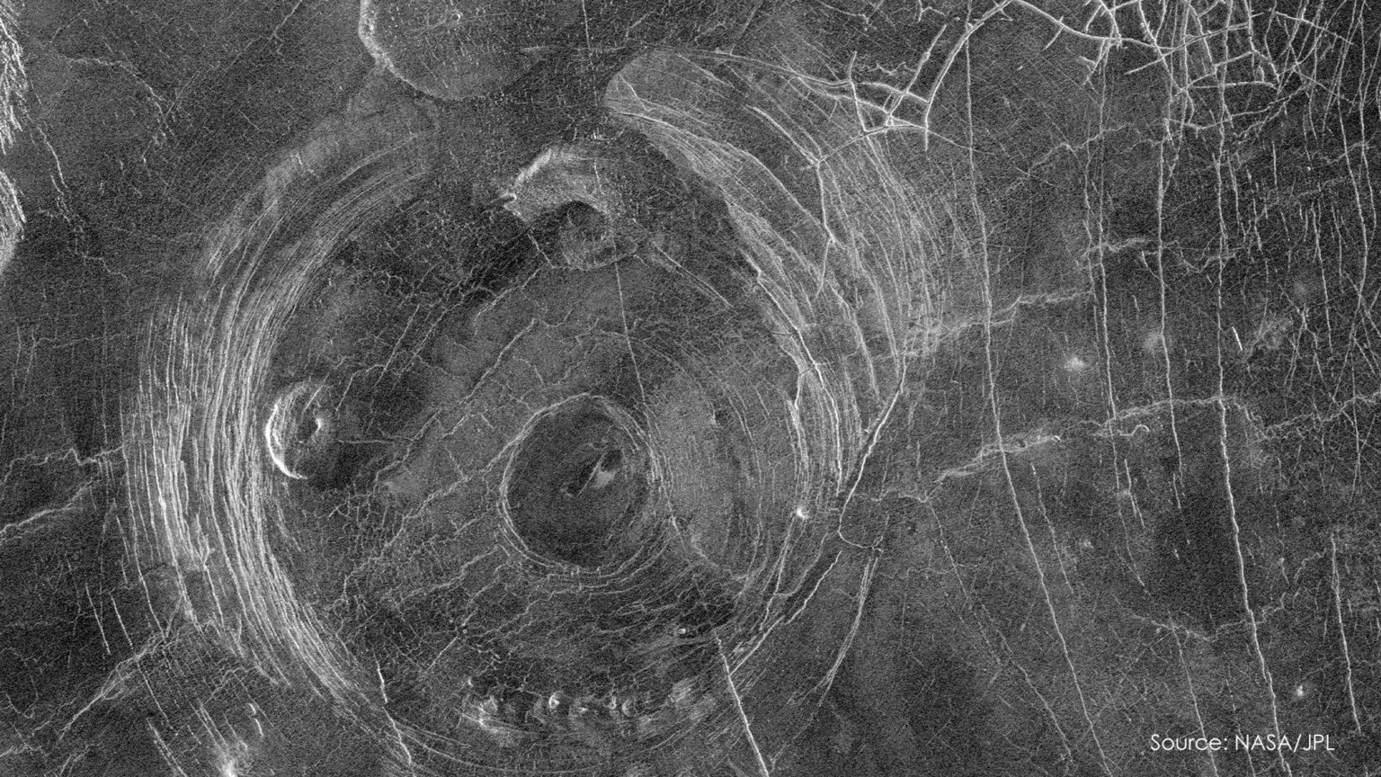 Радарный обзор при помощи радара NASA Магеллан на остров Эне на Венере иллюстрирует тип картографирования поверхности, который Envision стремится значительно улучшить.