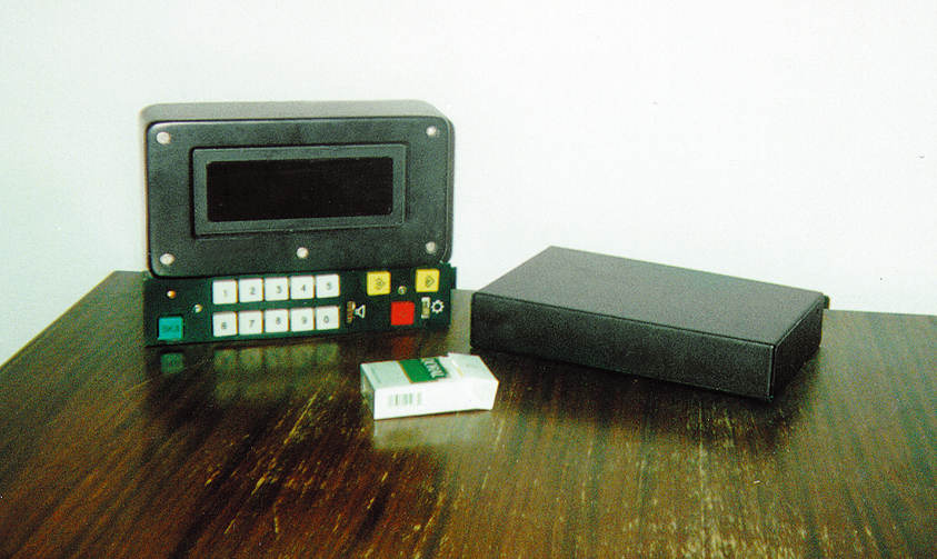 Рис. 3. Дешевый вариант с сокра щен ны ми возможностями по вводу/выводу ин формации