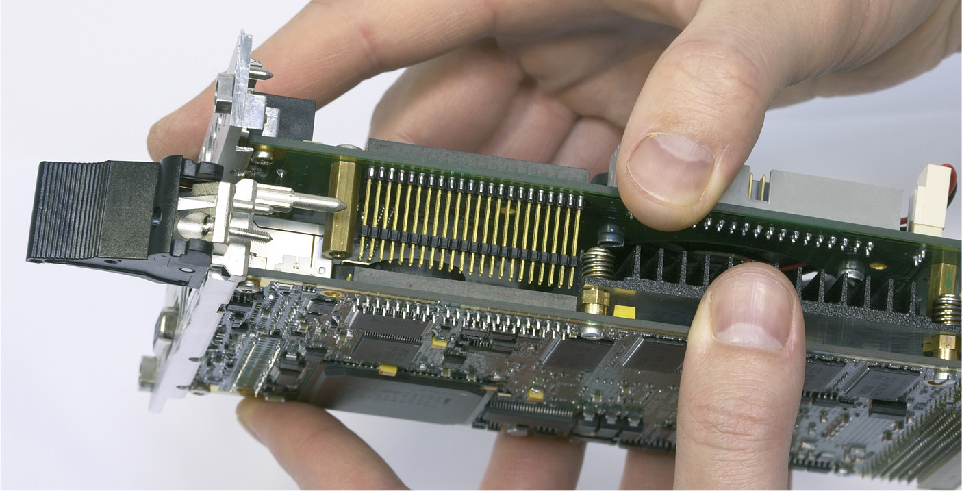 Рис. 4. Установка мезонинного модуля MIC580 на СРС502