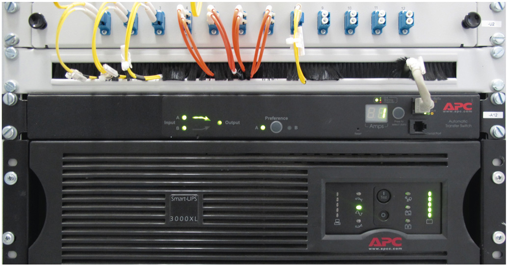 Рис. 9. Серверная стойка с ИБП APC Smart-UPS 3000XL