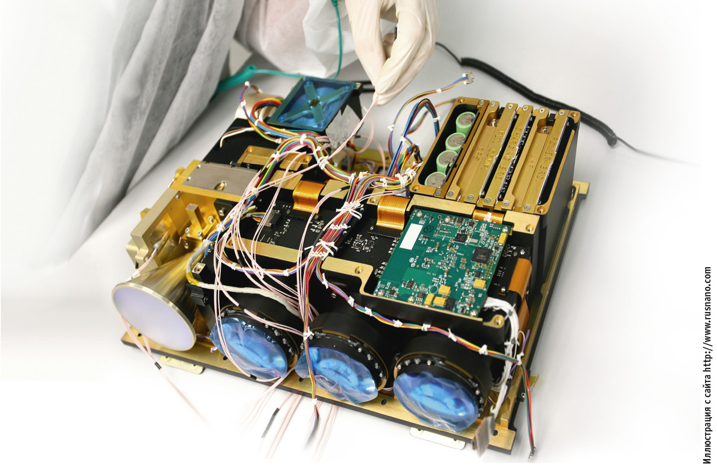 Рис. 1. Спутник стандарта CubeSat компании «Даурия Аэроспейс»