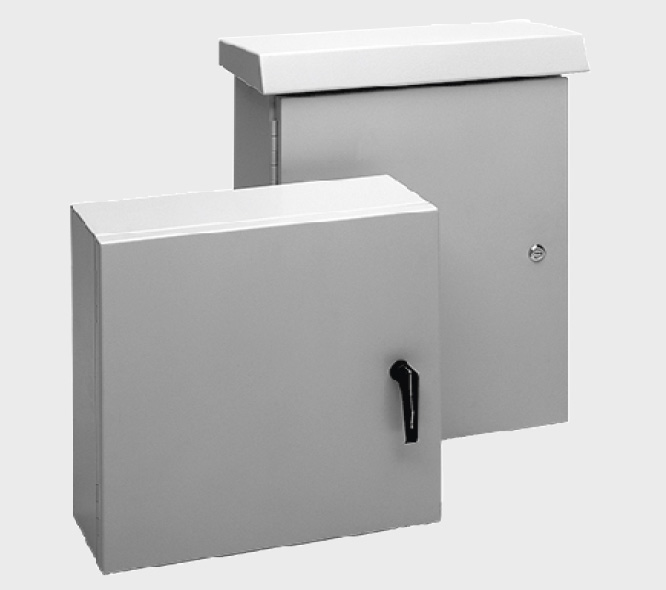 Рис. 7. Шкаф Comline Outdoor с защитной крышей и без неё