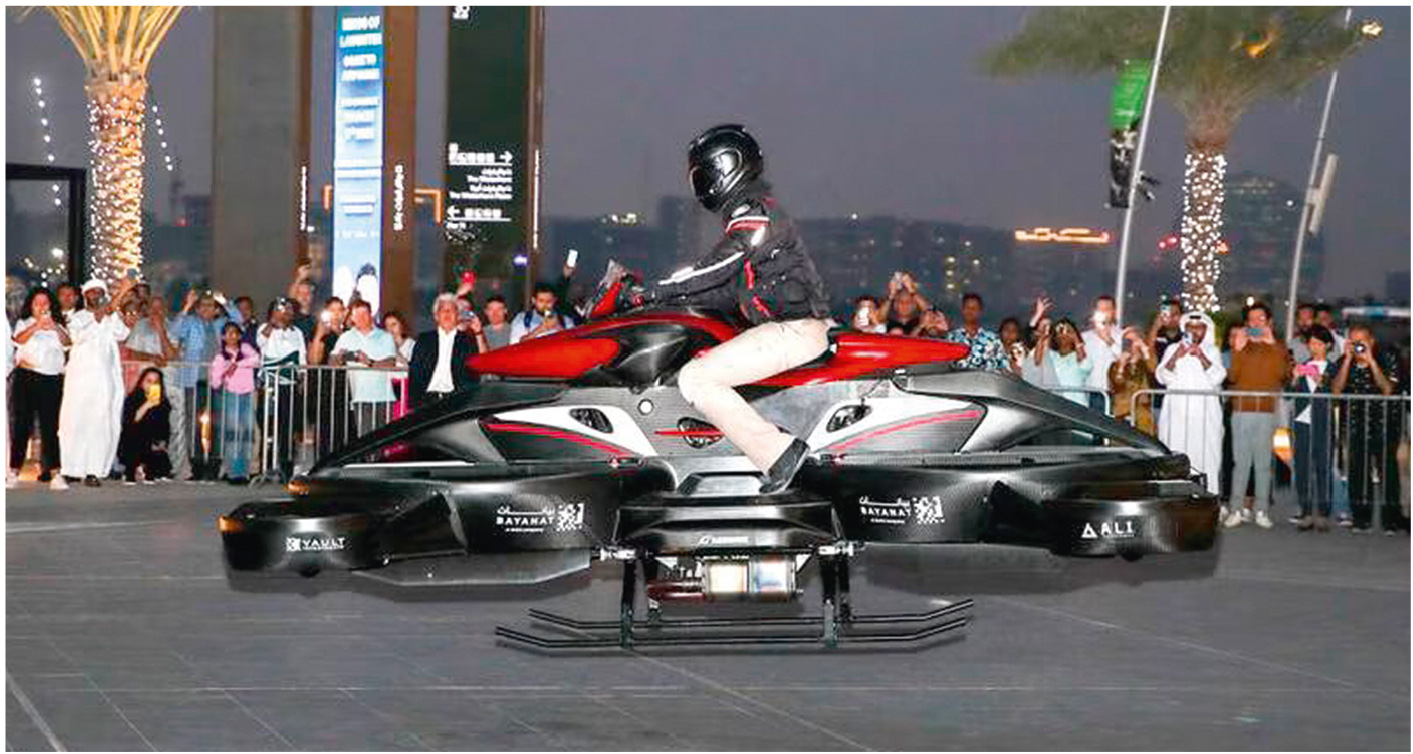 Рис. 1. Внешний вид Xturismo Hoverbike во время фееричной презентации 2023 г.