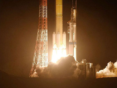 Япония отправила к Фобосу аппарат MMX: миссия должна впервые доставить на Землю образцы спутника Марса