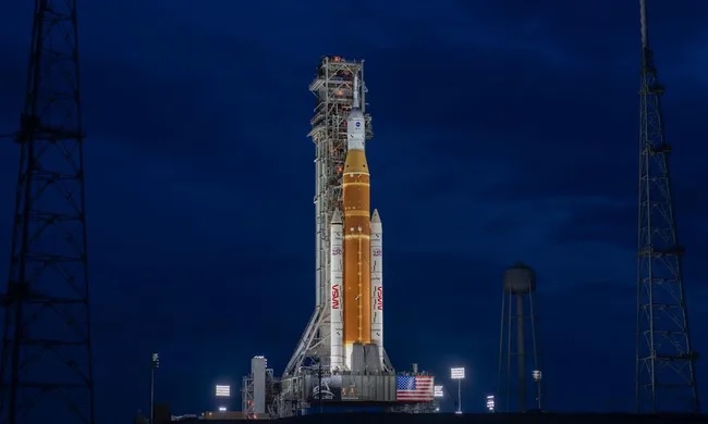 NASA готовится к первому за полвека пилотируемому полёту к Луне: как смотреть запуск Artemis II